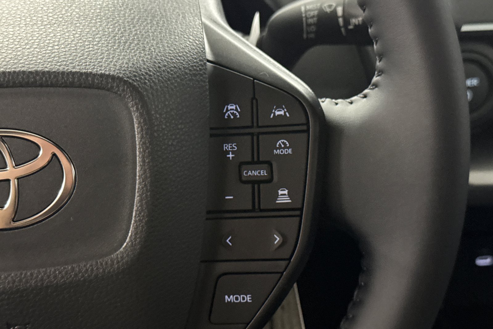 New 2027 Toyota Prius LE FWD image 30