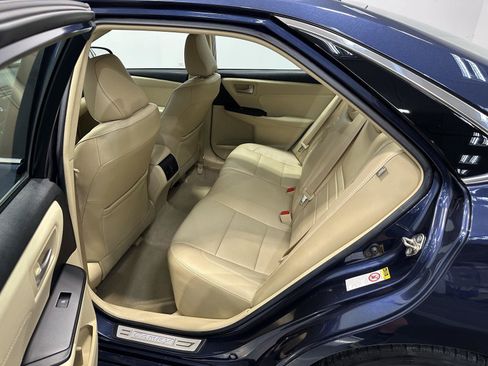 Used 2017 Toyota Camry XLE w/ Moonroof Package FWD image 25