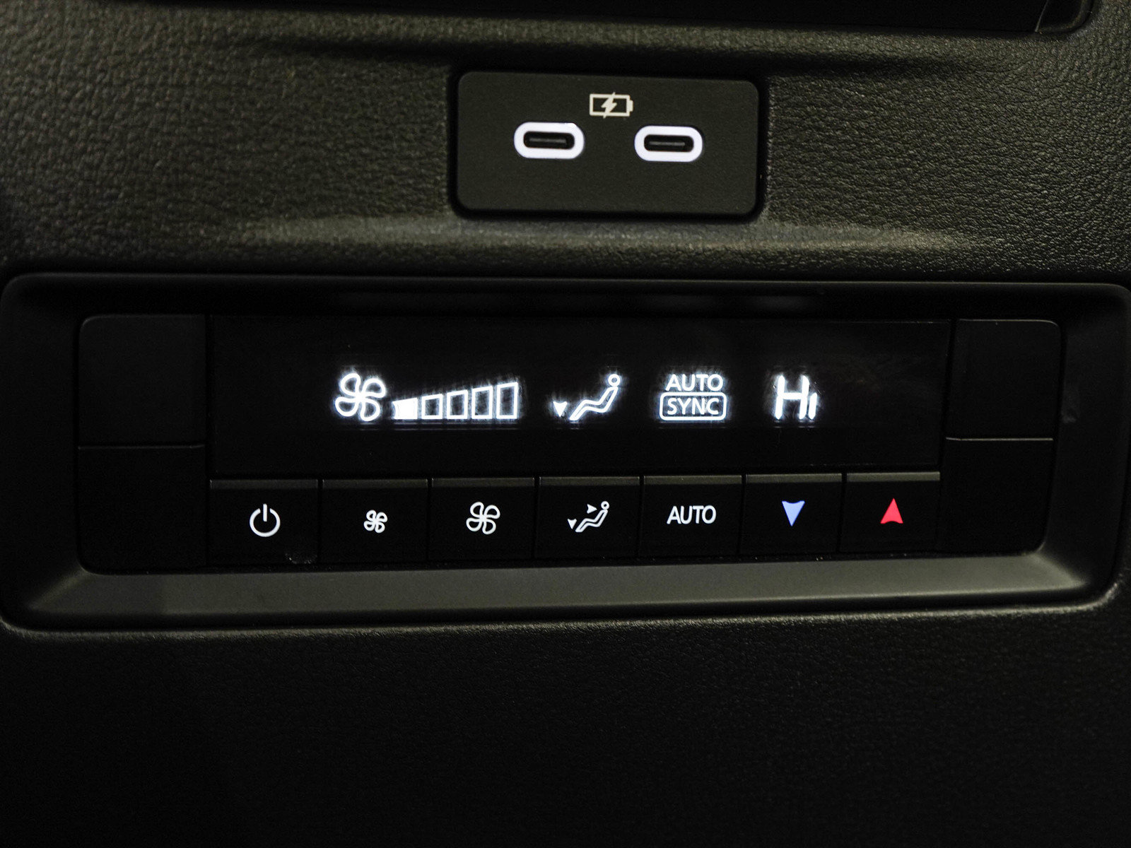 Certified 2025 MAZDA CX-70 Plug-In Hybrid w/ Premium Pkg AWD/4WD image 16
