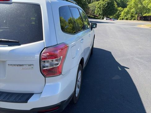 Used 2014 Subaru Forester 2.5i Premium w/ All-Weather Package AWD/4WD image 10