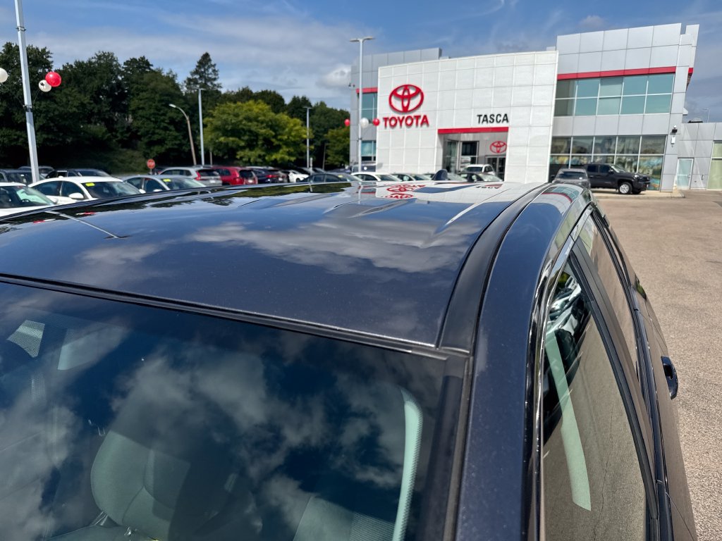 Used 2024 Toyota RAV4 LE AWD/4WD image 43