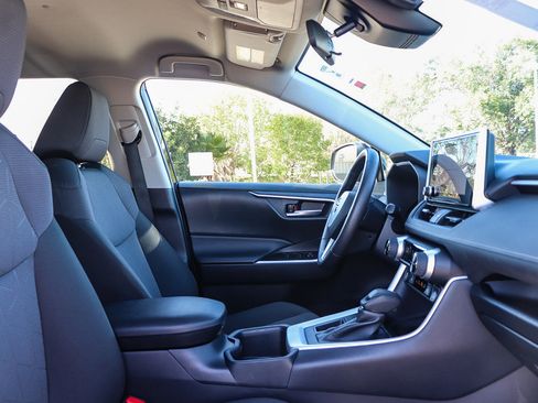 Used 2025 Toyota RAV4 XLE image 17