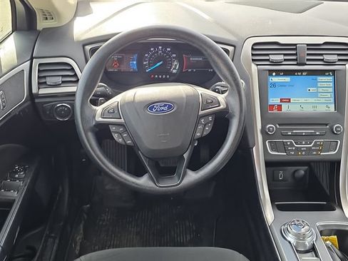 Certified 2018 Ford Fusion SE w/ Fusion SE Technology Package FWD image 25