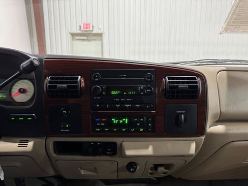 Used 2005 Ford F350 Lariat RWD image 19