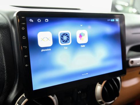 Used 2012 Jeep Wrangler Unlimited Sahara w/ Connectivity Group image 28