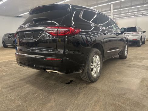 Used 2021 Buick Enclave Essence image 6