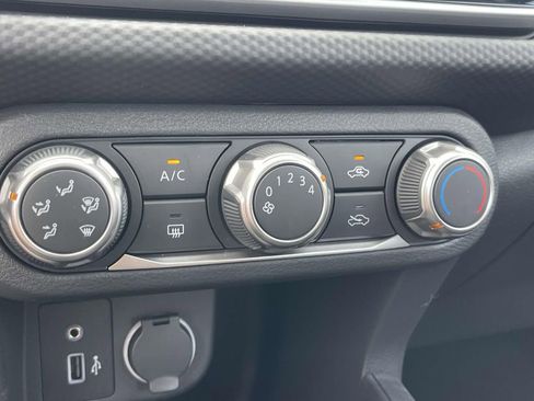 Used 2025 Nissan Kicks Play S image 25