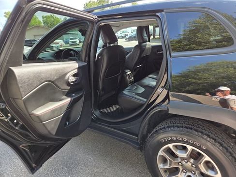 Used 2020 Jeep Cherokee Trailhawk w/ Cold Weather Group AWD/4WD image 37