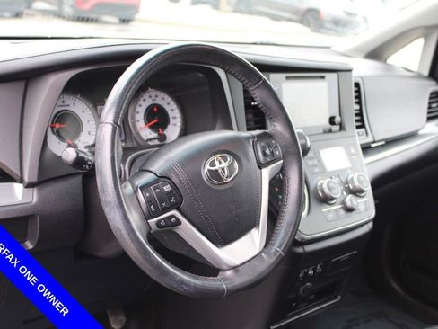 Used 2017 Toyota Sienna SE Premium image 17