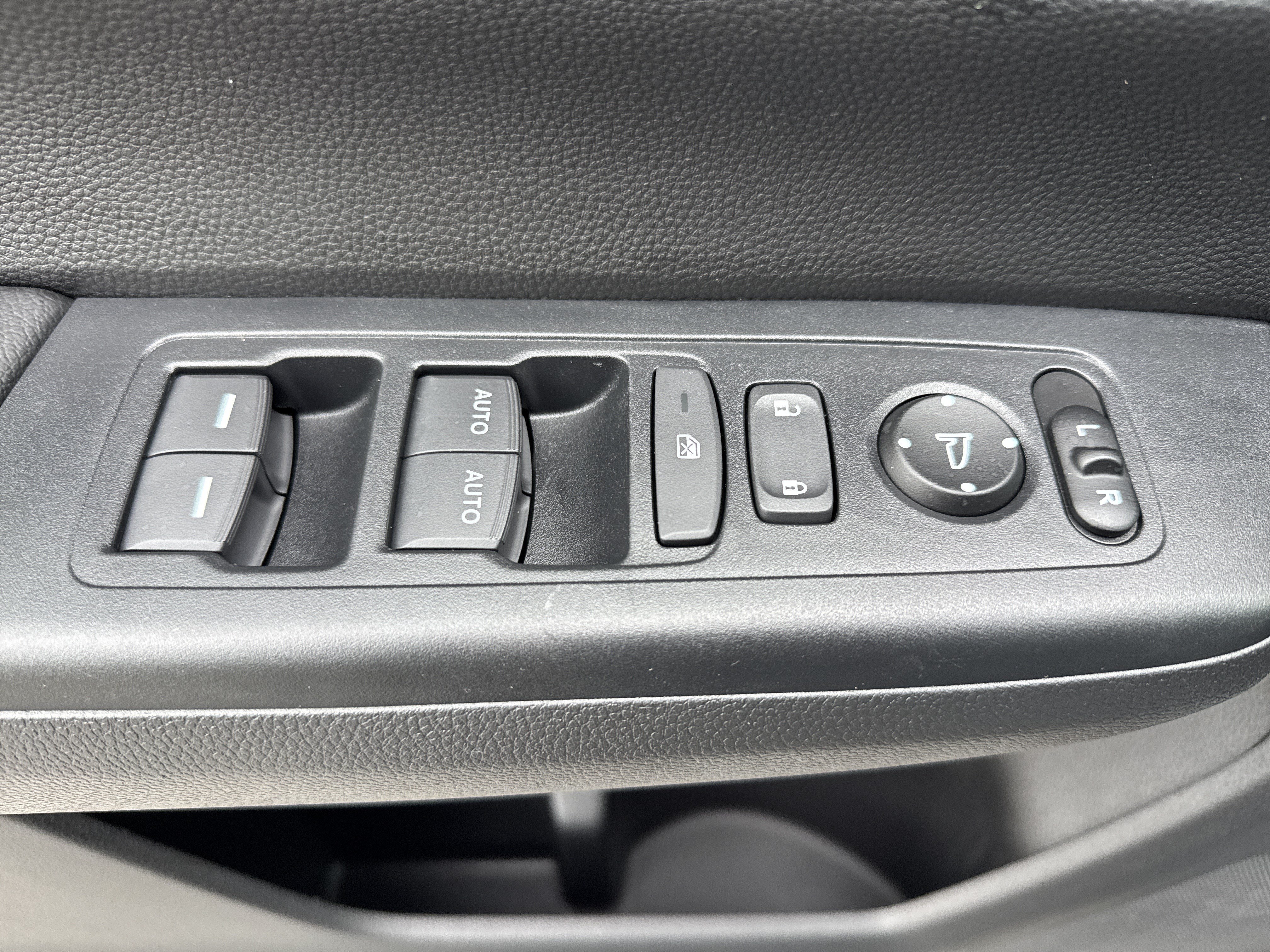 Used 2025 Honda CR-V Sport image 15
