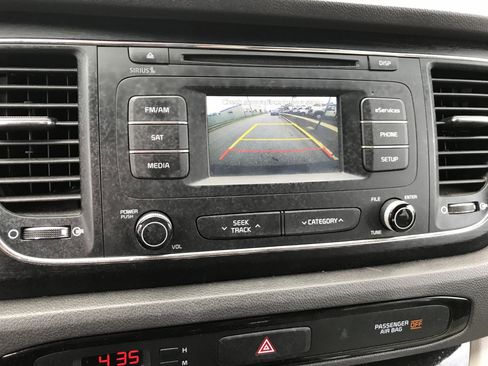 Used 2016 Kia Sedona LX w/ LX Convenience Package FWD image 13