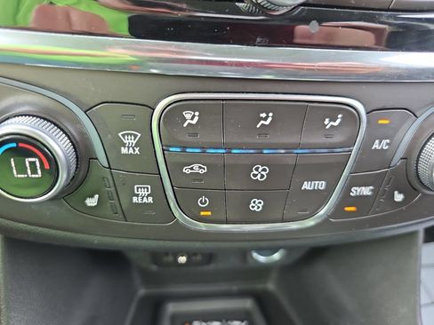 Used 2018 Chevrolet Traverse Premier AWD/4WD image 30