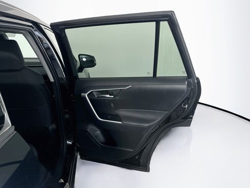 Used 2025 Toyota RAV4 XLE FWD image 31