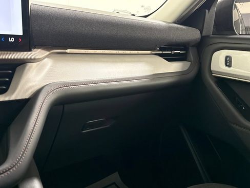 Used 2025 Ford Explorer Active AWD/4WD image 30