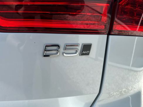 Used 2023 Volvo XC60 B5 Plus w/ Climate Package AWD/4WD image 32
