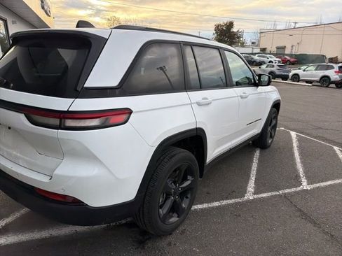 Used 2023 Jeep Grand Cherokee Altitude image 8