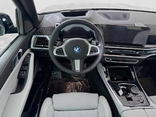 Used 2026 BMW X5 xDrive50e w/ M Sport Package AWD/4WD image 24