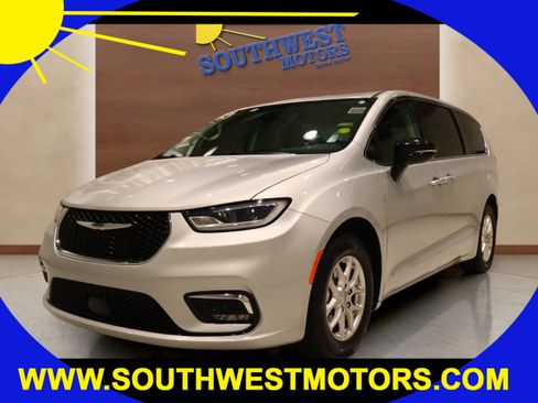 Used 2024 Chrysler Pacifica Touring-L image 1