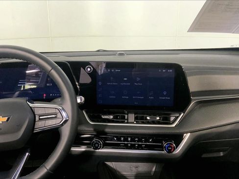 Used 2026 Chevrolet Equinox LT FWD image 6