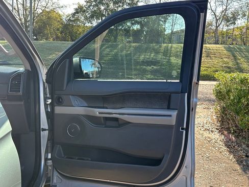 Used 2021 Ford Expedition Limited image 42