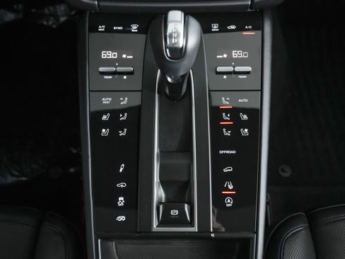 Used 2024 Porsche Macan GTS image 30