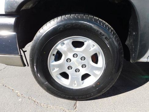 Used 2004 Chevrolet Avalanche Z71 w/ Sun And Sound Package image 9