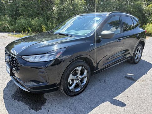 Used 2023 Ford Escape ST-Line AWD/4WD image 3