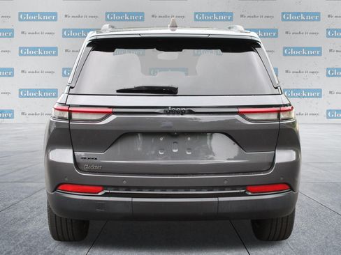 Used 2023 Jeep Grand Cherokee Altitude AWD/4WD image 7