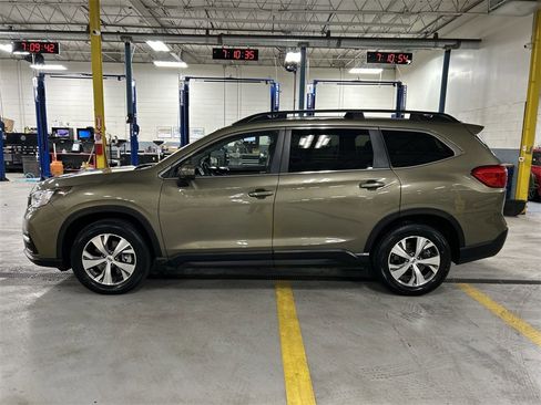 Certified 2022 Subaru Ascent Premium w/ Convenience Package image 5