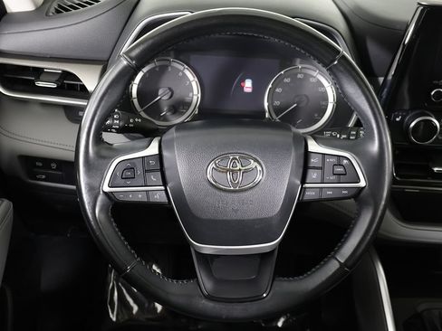 Used 2023 Toyota Highlander XLE FWD image 43