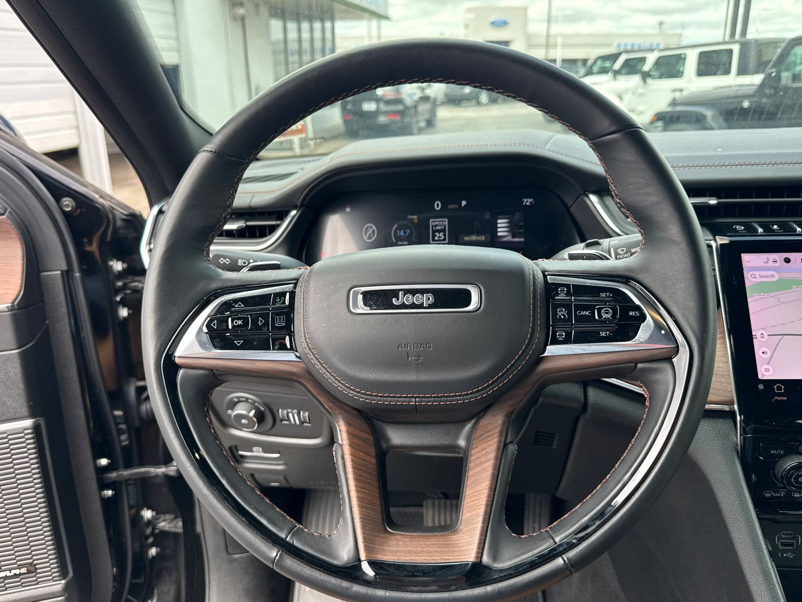Used 2024 Jeep Grand Cherokee Summit AWD/4WD image 16