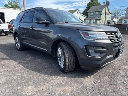 Used 2016 Ford Explorer XLT w/ Equipment Group 202A AWD/4WD image 3