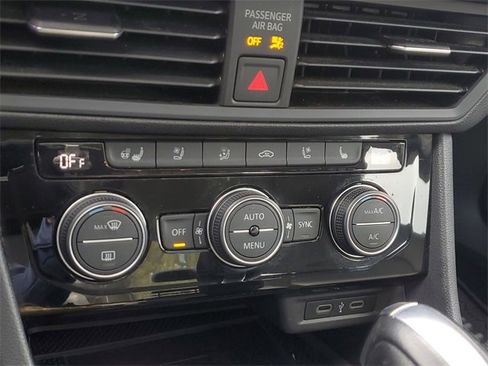 Used 2021 Volkswagen Jetta SEL Premium image 21