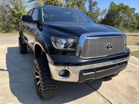 Used 2010 Toyota Tundra 4x4 CrewMax image 2