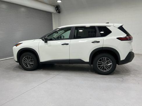 Used 2023 Nissan Rogue S AWD/4WD image 5