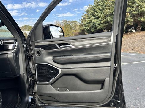 Used 2022 Jeep Wagoneer Series III w/ Premium Group I image 64