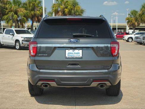 Used 2018 Ford Explorer Limited w/ Equipment Group 301A FWD image 5