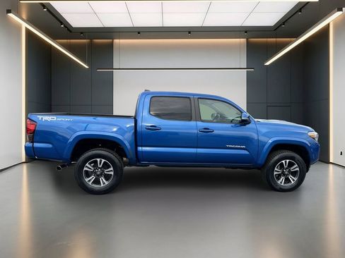Used 2018 Toyota Tacoma SR5 RWD image 7