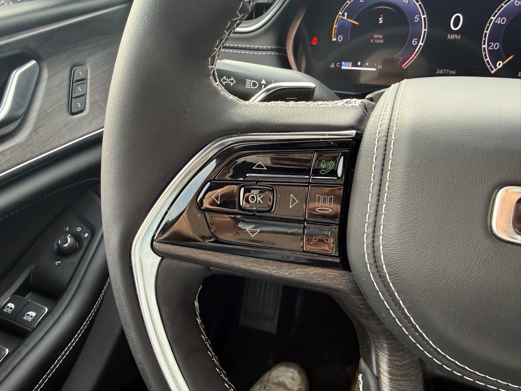 New 2025 Jeep Grand Cherokee Overland AWD/4WD image 17