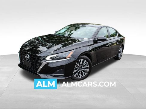 Used 2024 Nissan Altima 2.5 SV FWD image 1