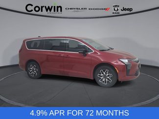 New 2027 Chrysler Pacifica Limited w/ Family Tech Group AWD/4WD 360° Tour