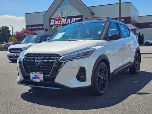 Used 2023 Nissan Kicks SR w/ SR Premium Package FWD image 7