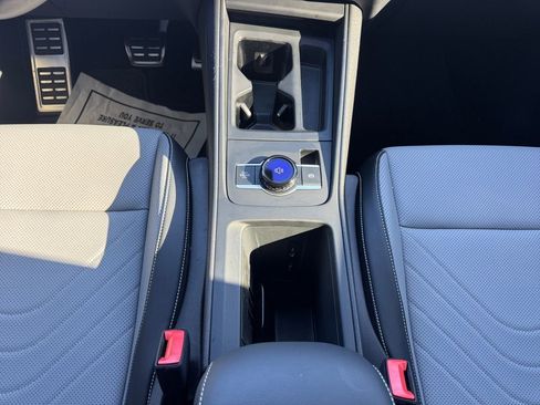 Used 2025 Volkswagen Tiguan SE R-Line image 17