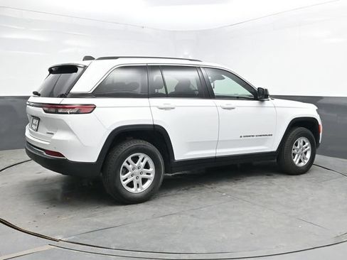 Used 2022 Jeep Grand Cherokee Laredo AWD/4WD image 8