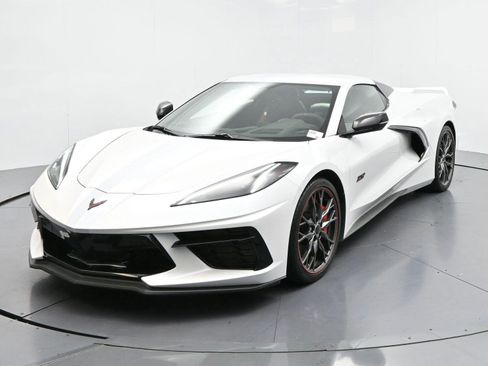 Used 2023 Chevrolet Corvette Stingray Premium Conv w/ Z51 Performance Package RWD image 3