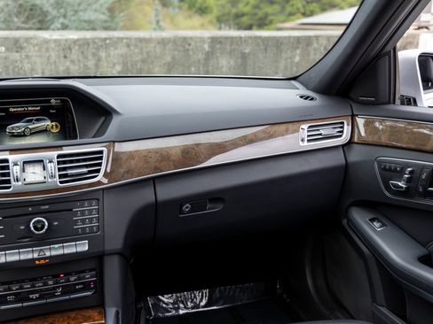 Used 2016 Mercedes-Benz E 350 4MATIC Wagon image 52