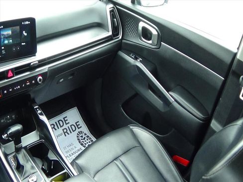 Used 2024 Kia Sorento S image 14