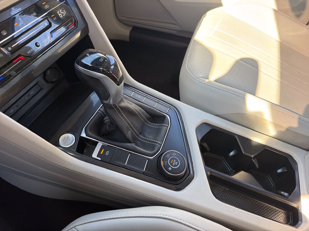 Certified 2022 Volkswagen Tiguan SE w/ Panoramic Sunroof Package AWD/4WD image 18