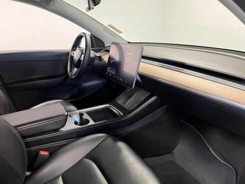 Used 2021 Tesla Model Y Long Range image 12