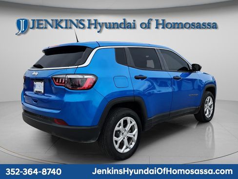 Used 2024 Jeep Compass Sport image 3